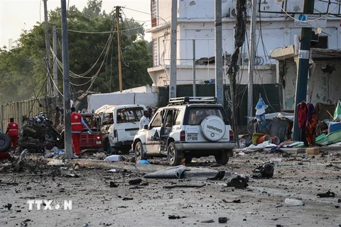 Hiện trường một vụ đánh bom xe tại Mogadishu, Somalia ngày 9/11/2018. (Ảnh: AFP/TTXVN)
