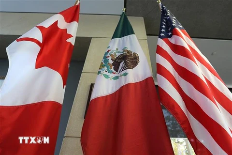 Quốc kỳ Canada, Mexico và Mỹ tại vòng 3 tái đàm phán NAFTA ở Ontario, Canada ngày 24/9/2017. (Ảnh: AFP/TTXVN)