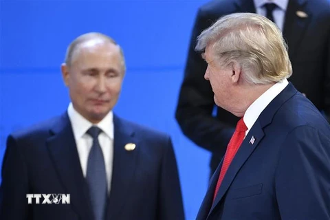 Tổng thống Nga Vladimir Putin (trái) và Tổng thống Mỹ Donald Trump tại Hội nghị thượng đỉnh Nhóm các nền kinh tế phát triển và mới nổi hàng đầu thế giới (G20) diễn ra ở thủ đô Buenos Aires, Argentina ngày 30/11/2018. (Ảnh: AFP/ TTXVN)