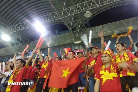 [Video] Cổ động viên ăn mừng bàn thắng đầu tiên trước Philippines