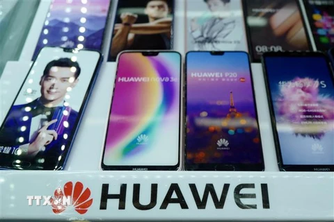 Một cửa hàng của Huawei ở Thượng Hải. (Ảnh: AFP/TTXVN)