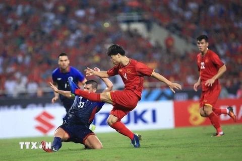 Pha ghi bàn nâng tỷ số lên 2-0 của tiền đạo Công Phượng (14) ở phút 86 trong trận gặp Philippines. (Ảnh: Trọng Đạt/TTXVN)