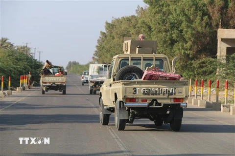 Các lực lượng ủng hộ Chính phủ Yemen làm nhiệm vụ tại khu vực Hodeidah ngày 13/11/2018. (Ảnh: THX/ TTXVN)