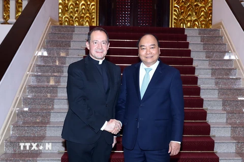 Thủ tướng Nguyễn Xuân Phúc tiếp ông Antonie Camilleri, Thứ trưởng Bộ Ngoại giao Tòa thánh Vatican. (Ảnh: Thống Nhất/TTXVN)