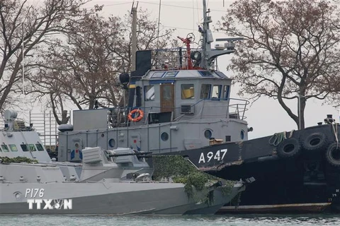 Tàu hải quân Ukraine bị bắt giữ tại cảng Kerch, Crimea, Nga ngày 26/11/2018. (Ảnh: AFP/ TTXVN)