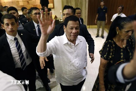 Tổng thống Philippines Rodrigo Duterte (giữa) tới Jerusalem ngày 2/9. (Ảnh: AFP/ TTXVN)