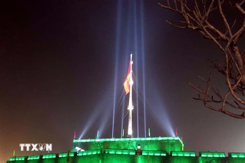 Kỳ đài Huế dưới ánh sáng của 1.000 đèn Led. (Ảnh: Quốc Việt/TTXVN)