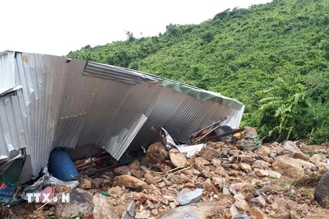 Hiện trường một vụ lở đất tại Khánh Hòa. (Ảnh: Phan Sáu/TTXVN)