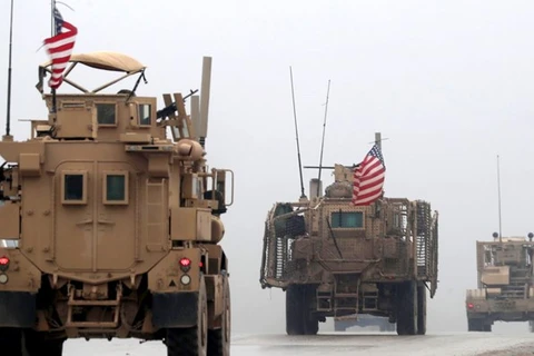 Xe quân sự của Mỹ ở thành phố phía Bắc Syria Manbij. (Nguồn: AFP)