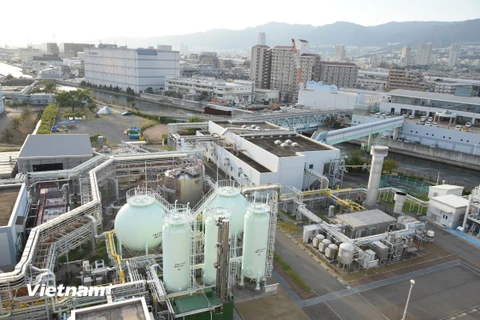 Một góc nhà máy xử lý nước thải Higashinada nhìn từ trên cao. (Ảnh: Tuyến Nguyễn/Vietnam+)