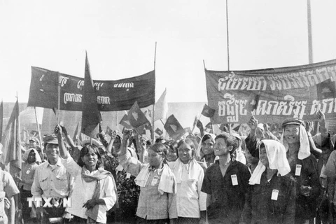 Nhân dân Campuchia tham dự Lễ mừng chiến thắng 7/1/1979, được tổ chức ngày 25/1/1979 tại sân vận động Olympic ở thủ đô Phnom Penh. (Ảnh: TTXVN)