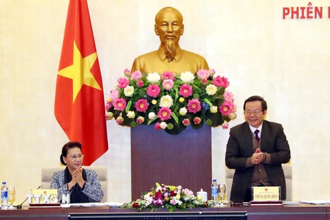 Chủ tịch Quốc hội Nguyễn Thị Kim Ngân và Phó Chủ tịch Quốc hội Phùng Quốc Hiển chủ trì buổi làm việc. (Ảnh: Trọng Đức/TTXVN)