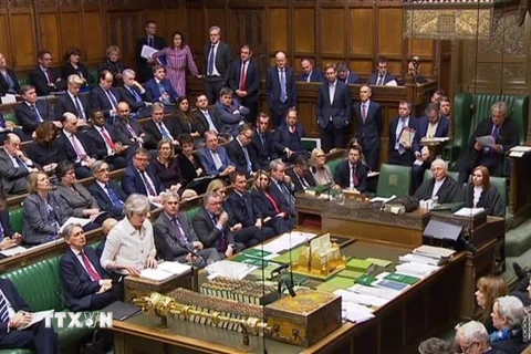 Thủ tướng Anh Theresa May (trái, phía trước) trong phiên họp của Hạ viện ở London ngày 14/1/2019. (Ảnh: AFP/TTXVN)