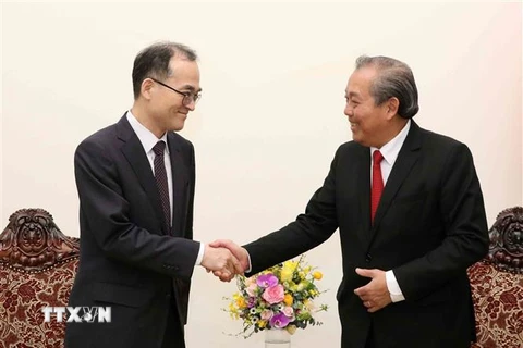  Phó Thủ tướng Thường trực Chính phủ Trương Hòa Bình tiếp ông Moon Moo-il, Viện trưởng Viện Công tố tối cao Hàn Quốc. (Ảnh: Văn Điệp/TTXVN)
