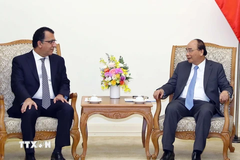 Thủ tướng Nguyễn Xuân Phúc tiếp Đại sứ Đặc mệnh toàn quyền Cộng hòa Chile tại Việt Nam, Ngài Jaime Chomali Garib. (Ảnh: Thống Nhất/TTXVN)