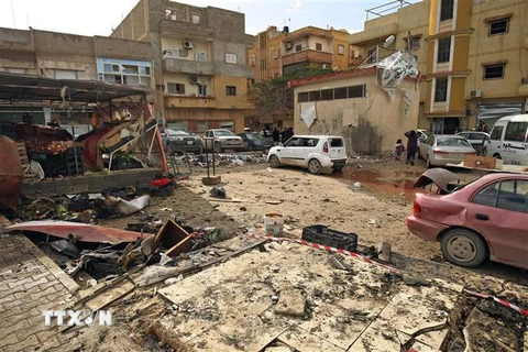 Hiện trường một vụ tấn công tại Benghazi, Libya ngày 24/1/2018. (Ảnh: AFP/ TTXVN)