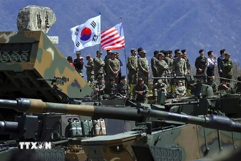 Binh sỹ Hàn Quốc và Mỹ tham gia cuộc tập trận chung ở Pocheon, Hàn Quốc. (Ảnh: AFP/TTXVN)