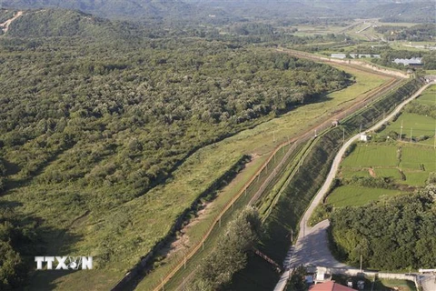 Toàn cảnh khu phi quân sự DMZ ở Cheorwon, tỉnh Gangwon, biên giới Hàn Quốc-Triều Tiên. (Ảnh: Yonhap/ TTXVN)