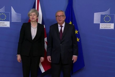 Chủ tịch Ủy ban châu Âu (EC) Jean-Claude Juncker và Thủ tướng Anh Theresa May đã có buổi làm việc tối 20/2 tại Brussels. (Nguồn: BBC)