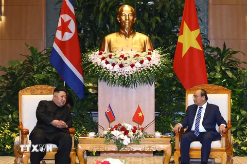 Thủ tướng Nguyễn Xuân Phúc hội kiến Chủ tịch Triều Tiên Kim Jong-un. (Ảnh: Thống Nhất/TTXVN)