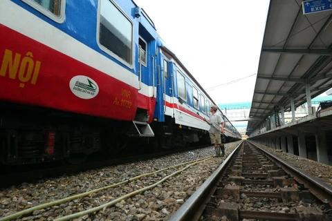 Đường sắt Hà Nội đã lập kế hoạch chạy thêm 43 chuyến tàu trên các tuyến khu vực phía Bắc. (Ảnh: Huy Hùng/TTXVN)