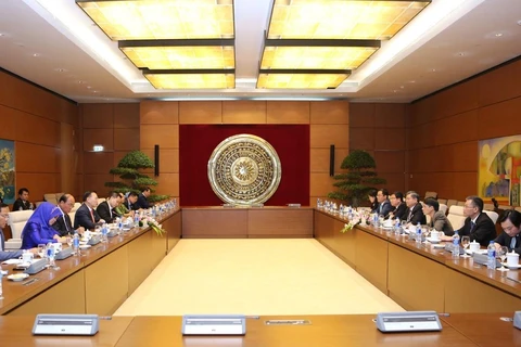Ủy ban Đối ngoại của Quốc hội làm việc với Đoàn Ủy ban Đối ngoại, Hợp tác Quốc tế, Thông tin và Truyền thông Quốc hội Campuchia. (Ảnh: Dương Giang/TTXVN)