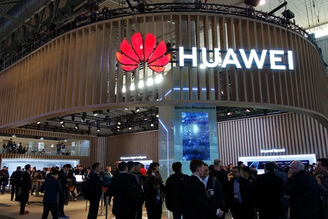 Gian hàng giới thiệu sản phẩm của Huawei tại Hội nghị Di động Thế giới 2019 ở Barcelona, Tây Ban Nha ngày 25/2. (Ảnh: THX/TTXVN)