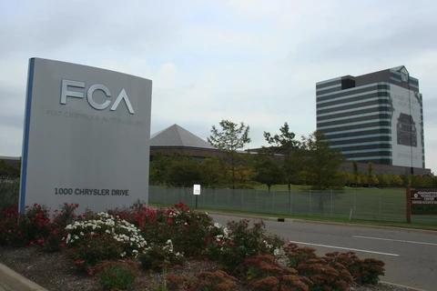 FCA đã chi bộn tiền để có được hạn ngạch khí thải của Tesla. (Nguồn: thedetroitbureau.com)