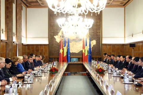 Thủ tướng Nguyễn Xuân Phúc và Thủ tướng Romania Viorica Dancila tiến hành hội đàm. (Ảnh: Thống Nhất –TTXVN)