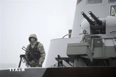 Tàu quân sự Dondass của Ukraine neo đậu tại cảng Mariupol trên Biển Azov ngày 27/11/2018. (Ảnh: AFP/TTXVN)
