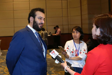 Ông Mohamed Alrayssi, Giám đốc điều hành Cơ quan Tin tức Các Tiểu Vương quốc Arab Thống Nhất (UAE) trả lời phỏng vấn của phóng viên Truyền hình Thông tấn. (Ảnh: Văn Điệp/TTXVN)