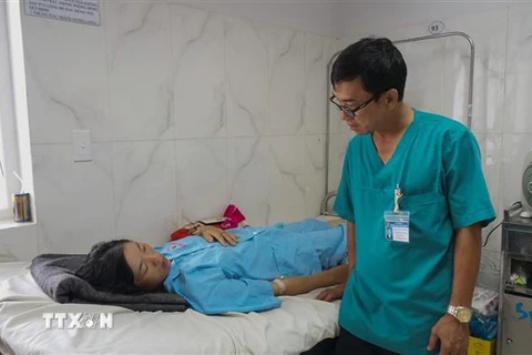 Sản phụ Bùi Thị Thọ được điều trị tại Bệnh viện Đa khoa vùng Tây Nguyên. (Ảnh: TTXVN phát)