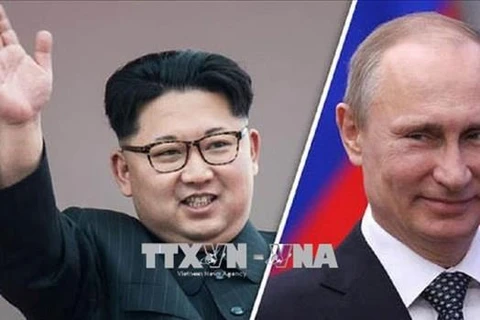 Tổng thống Nga Vladimir Putin (trái) và nhà lãnh đạo Triều Tiên Kim Jong-un. (Ảnh: AFP/TTXVN)