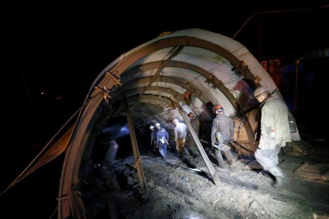 Công nhân làm việc tại một mỏ than ở Ukraine. (Nguồn: Reuters)