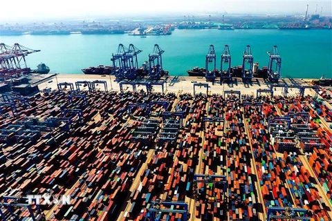Cảng hàng hóa ở Thanh Đảo, tỉnh Sơn Đông, Trung Quốc tháng 5/2018. (Ảnh: THX/TTXVN)