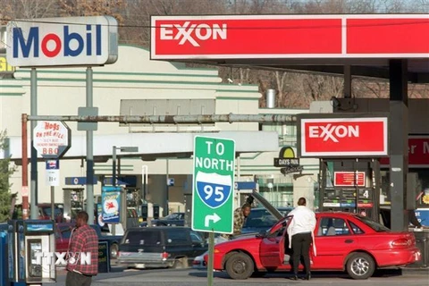 Biểu tượng Exxon tại trạm xăng ở Washington, DC, Mỹ. (Ảnh: AFP/ TTXVN)