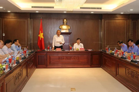 Phó Thủ tướng Thường trực Chính phủ Trương Hòa Bình phát biểu, công bố dự thảo báo cáo. Ảnh: Doãn Tấn - TTXVN