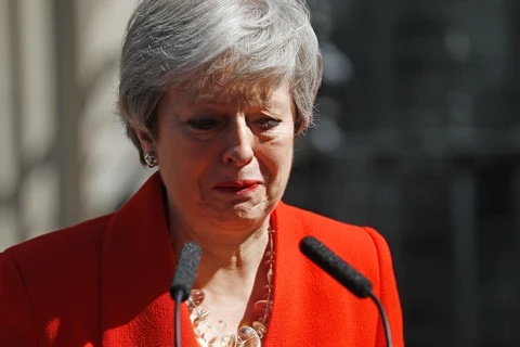 Thủ tướng Anh Theresa May bày tỏ hối tiếc vì không thực hiện được thỏa thuận Brexit (Ảnh: AFP/TTXVN)