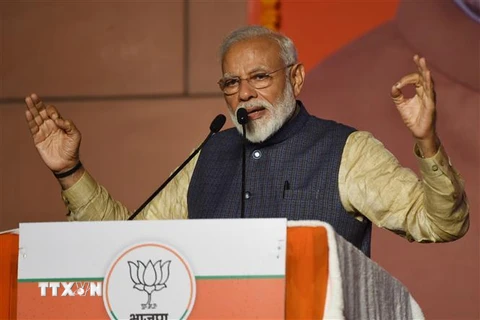 Thủ tướng Ấn Độ Narendra Modi (trái) phát biểu tại trụ sở đảng BJP ở New Delhi. (Ảnh: AFP/TTXVN)