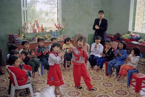 Buổi học múa hát của trẻ em huyện đảo Bạch Long Vĩ, thành phố Hải Phòng. (Ảnh: Đình Trân/TTXVN)