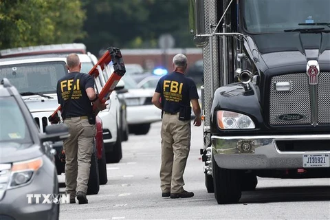 Nhân viên Cục Điều tra Liên bang Mỹ điều tra tại hiện trường vụ xả súng ở thành phố Virginia Beach ngày 1/6/2019. (Ảnh: AFP/TTXVN)