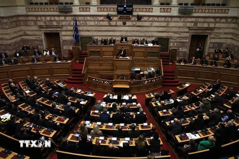Toàn cảnh một phiên họp Quốc hội Hy Lạp ở thủ đô Athens ngày 8/2/2019. (Ảnh: AFP/TTXVN)