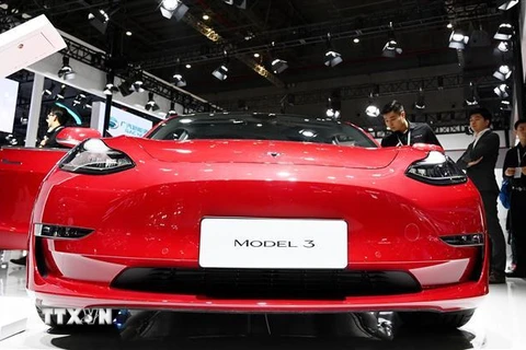 Một mẫu xe của Tesla được trưng bày tại Triển lãm Ôtô Quốc tế Thượng Hải, Trung Quốc ngày 17/4. (Ảnh: THX/TTXVN)