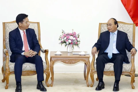 Thủ tướng Nguyễn Xuân Phúc tiếp ông Yasutsugu Iwamura, Giám đốc điều hành Tập đoàn AEON Nhật Bản, kiêm Tổng giám đốc AEON MALL Việt Nam. (Ảnh: Thống Nhất/TTXVN)