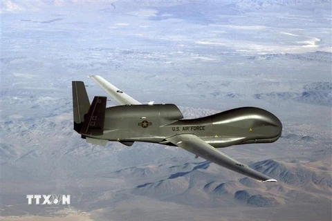 Máy bay trinh sát và do thám không người lái RQ-4 Global Hawk của Mỹ. (Ảnh: AFP/TTXVN)