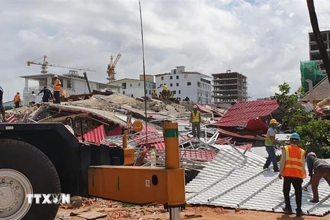 Hiện trường vụ sập nhà ở Preah Sihanouk, Campuchia, ngày 22/6/2019. (Ảnh: THX/ TTXVN)