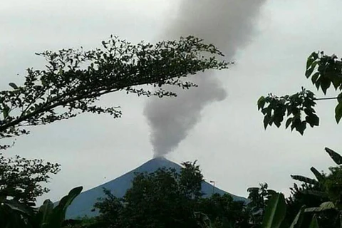 Núi lửa Ulawun phun tro bụi ngày 26/9. (Nguồn: AFP)