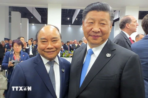 Thủ tướng Nguyễn Xuân Phúc gặp Chủ tịch Ủy ban Châu Âu Jean-Claude Junker. (Ảnh: TTXVN)