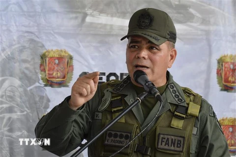 Bộ trưởng Quốc phòng Venezuela Vladimir Padrino Lopez phát biểu tại Caracas. (Ảnh: AFP/ TTXVN)