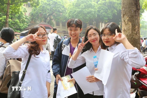 Các học sinh hân hoan sau khi hoàn thành môn thi tại Kỳ thi THPT quốc gia 2019. (Ảnh: Thành Đạt/TTXVN)